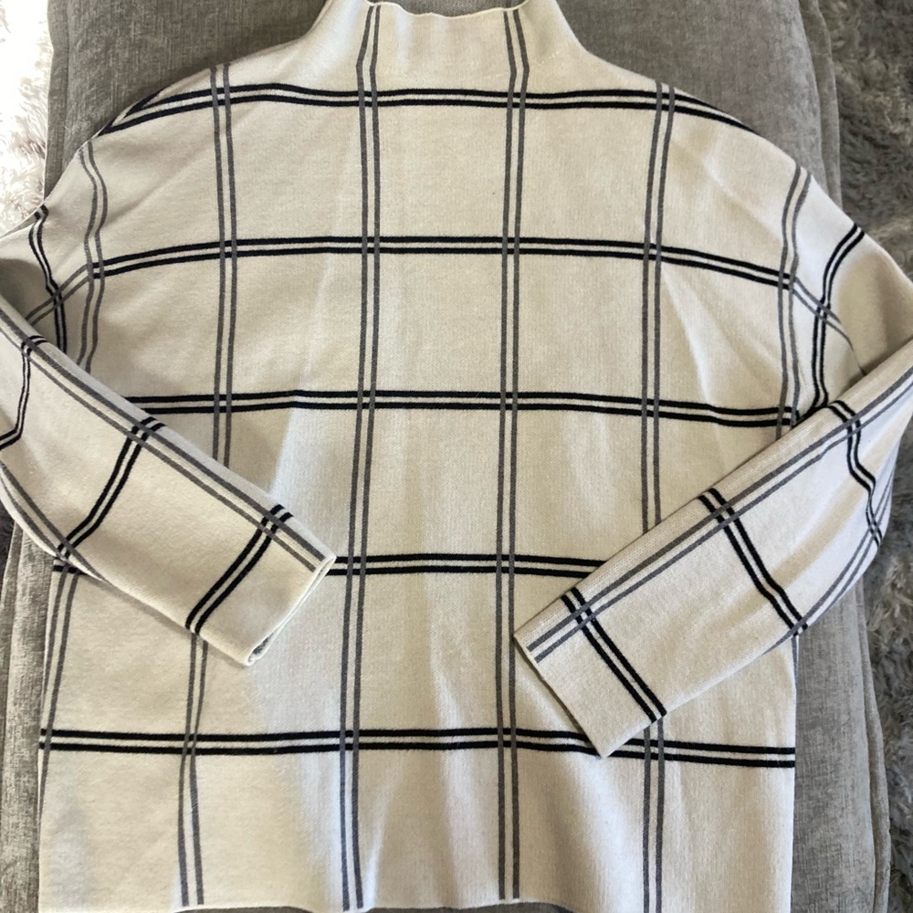 Max Studio White and Black Checkered Turtleneck Sweater